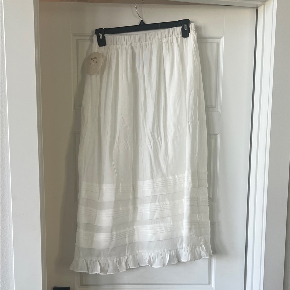Eden & Olivia White Maxi Skirt with Ruffled Hem